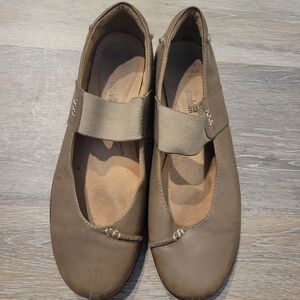 Comfortable Tan Women's Shoes